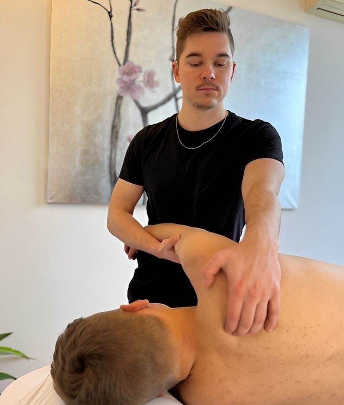 Physiotherapie und Sportphysiotherapie in 1030 Wien. Mit meinem ganzheitlichen Konzept unterstütze ich dich nach Verletzungen und Operation.